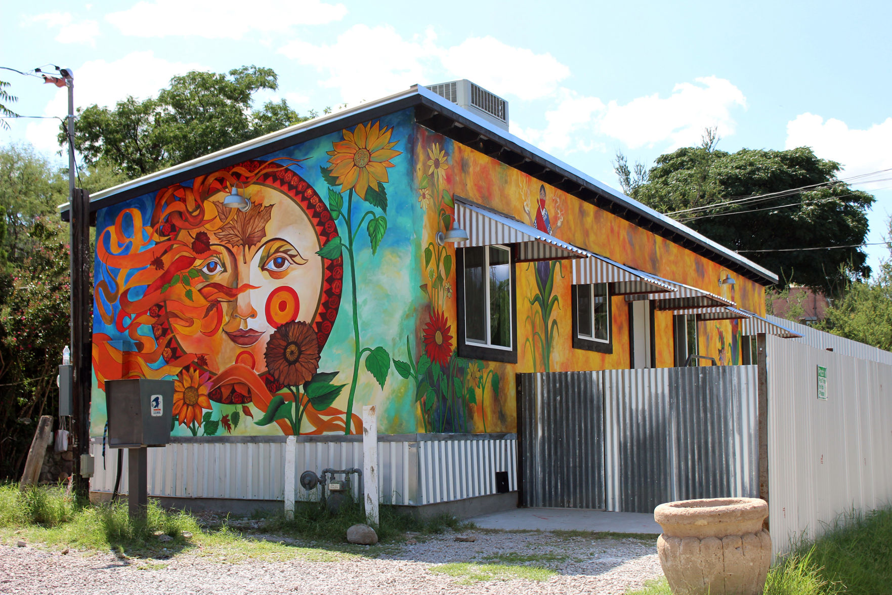 Mural houses
